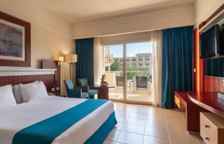 Номер Club с видом на бассейн