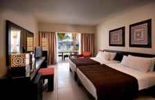 Двухместный номер Superior с видом на бассейн