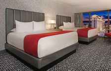 Четырёхместный номер Flamingo Strip View