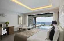 Двухместный полулюкс с личным бассейном Superior с видом на море