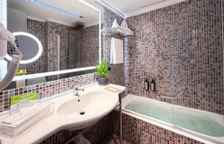 Двухместный номер Signature с балконом и с видом на город