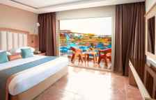 Номер Семейный с видом на бассейн