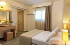 Люкс с собственным бассейном с 2 комнатами с частичным видом на море