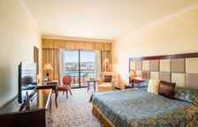 Двухместный номер Superior с частичным видом на море