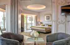 Двухместный люкс Deluxe Corner с балконом и с видом на окрестности