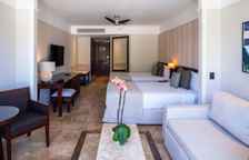 Двухместный полулюкс с видом на бассейн