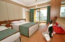 Трёхместный номер с видом на море