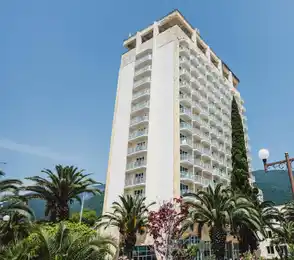 Amza Park Hotel