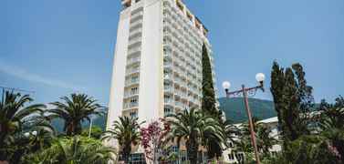 Amza Park Hotel