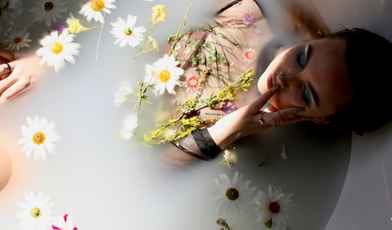 Что такое ванна Клеопатры в 2024 году: древний ритуал в современном санатории