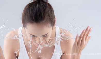 Орошения минеральной водой: что за процедура и где пройти в 2024 году