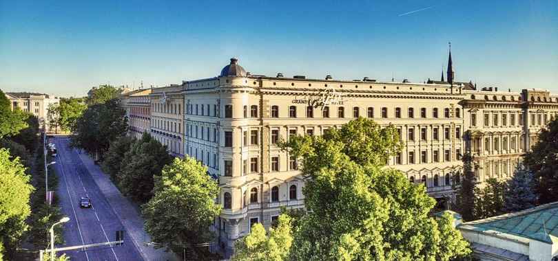 Grand Poet Hotel and Spa by Semarah