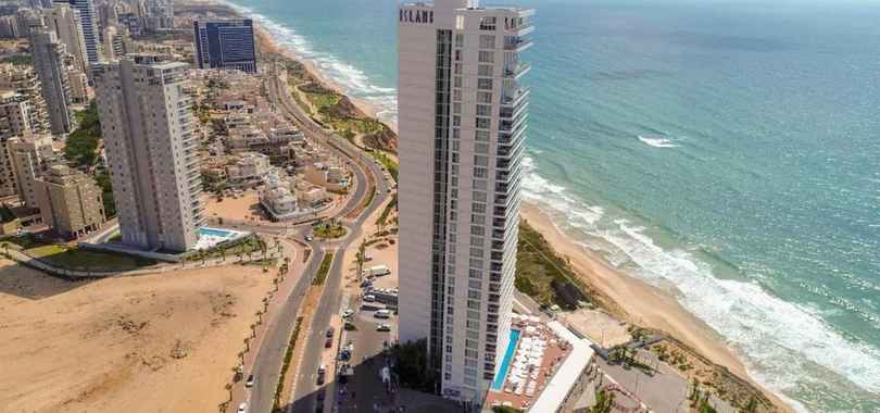 Island Luxurious Suites Hotel