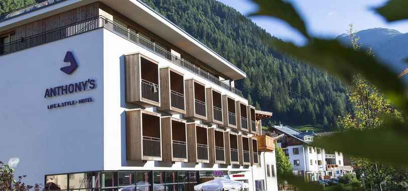 Anthony's Life & Style 