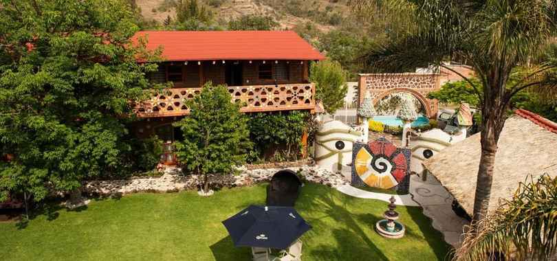 Paradise Hotel Boutique & Lounge