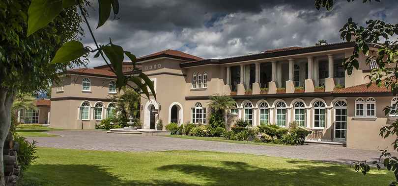 La Esmeralda en el Encanto Hotel Petit