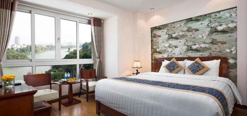 Lakeside Palace Hotel