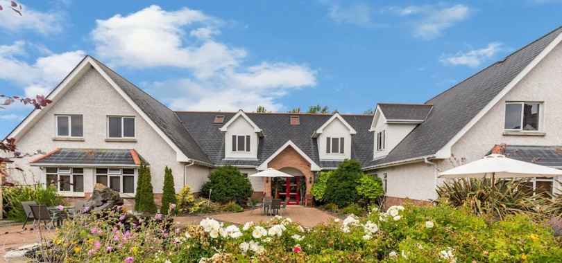 Airport View Hotel & Secret Spa