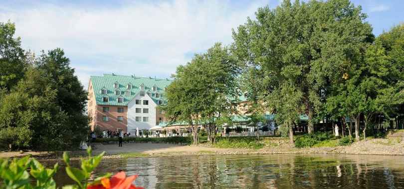 Château Vaudreuil Hôtel & Suites