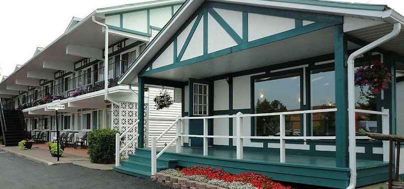 Super 8 by Wyndham Gananoque — Country Squire Resort