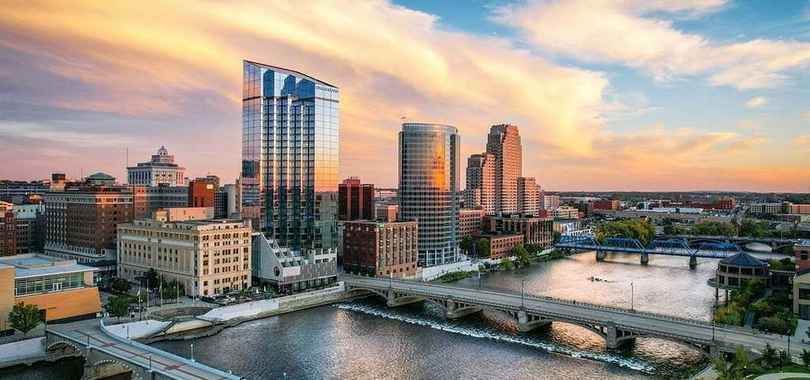 Amway Grand Plaza, Curio Collection by Hilton