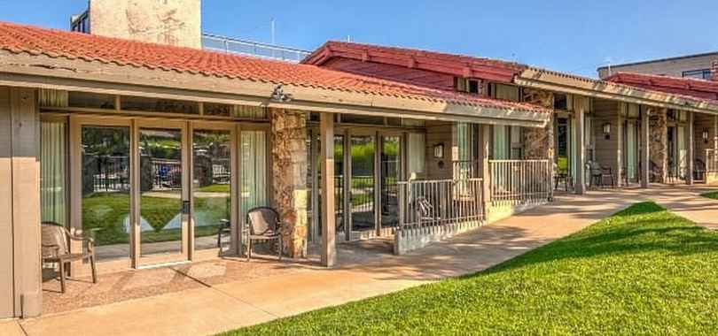 Lodge Of Four Seasons Golf Resort, Marina & Spa