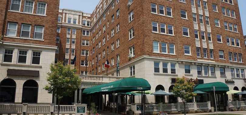 The Knickerbocker on the Lake