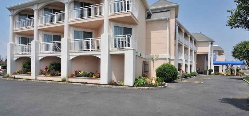 The White Sands Oceanfront Resort & Spa