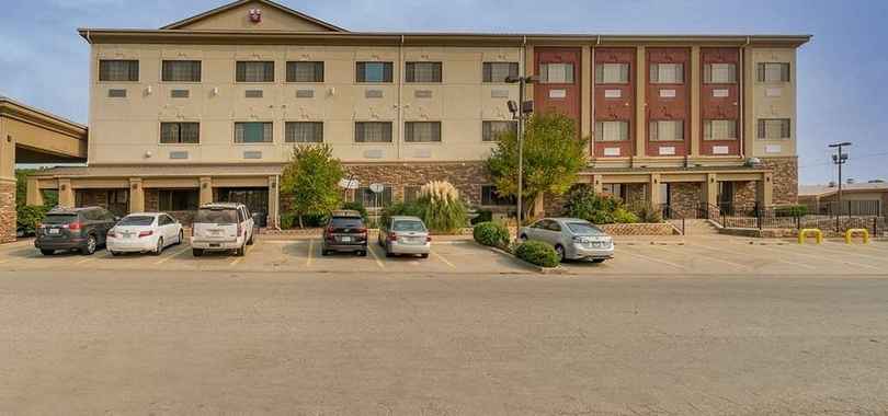 Best Western Plus Shamrock Inn & Suites