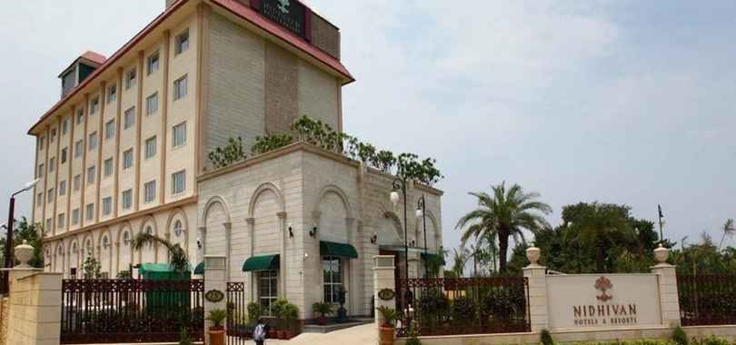 Nidhivan Sarovar Portico