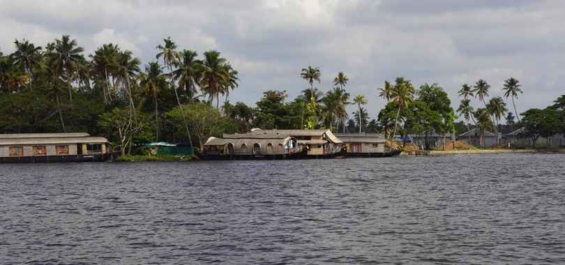 Soma Houseboats