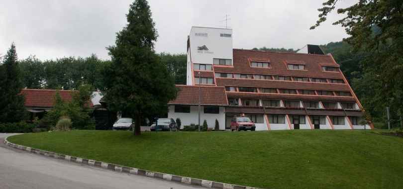 Everest Hotel