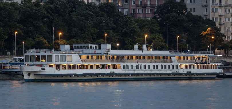 Fortuna Boat Hotel and Restaurant
