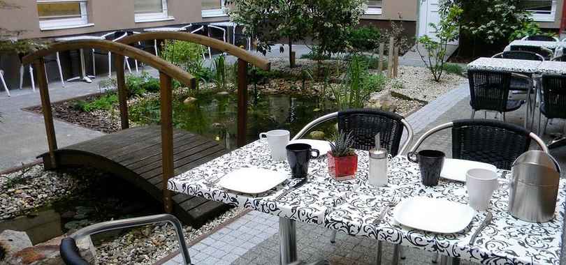 Six Inn Hotel