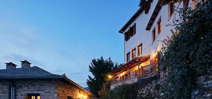 Dryades Hotel