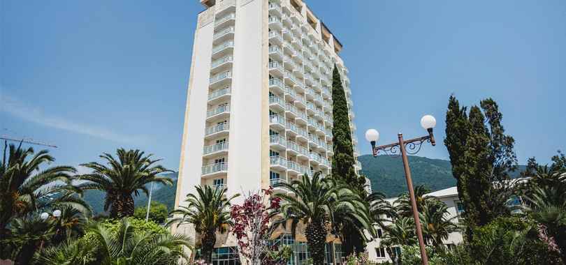 Amza Park Hotel