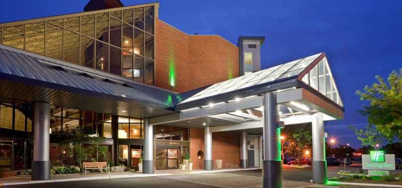 Holiday Inn Oakville Centre, an IHG Hotel