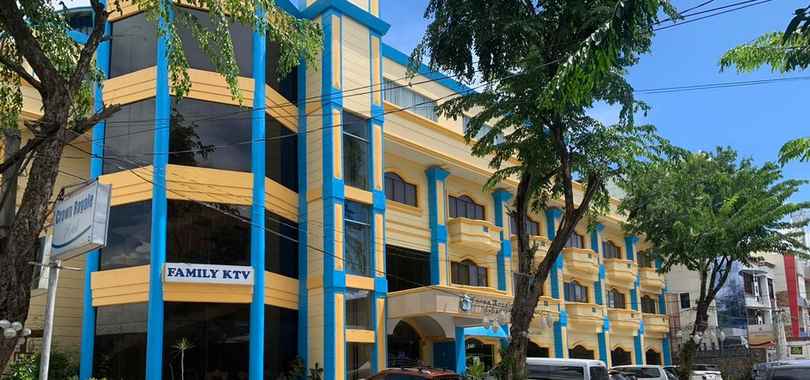 Crown Royale Hotel