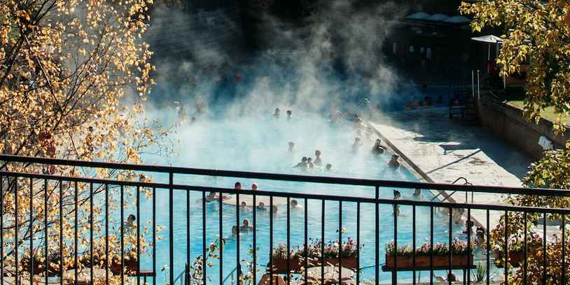 10 санаториев и спа-отелей с круглогодичным открытым бассейном в 2024 году