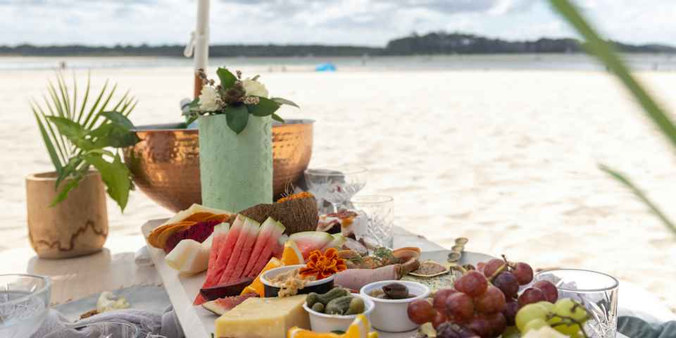 Отели на море со шведским столом и бассейном